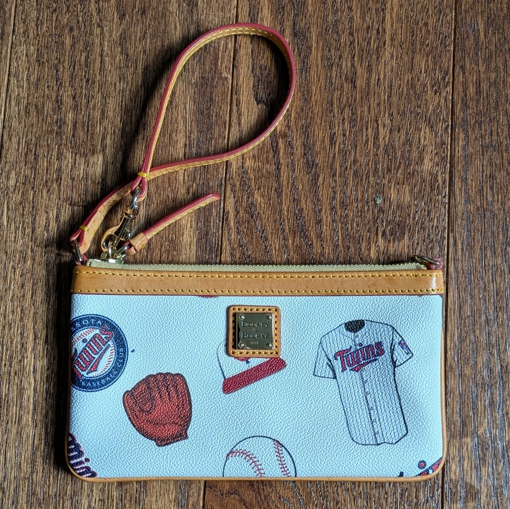 Dooney & Bourke MLB Minneosta Twins Stadium Wristlet Clutch All Over Print